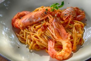 romantic dinner seafood shrimp pasta